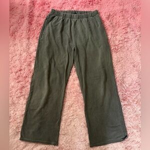 Brandy Melville  Dark Gray Sweatpants
-Minor Pilling In crotch area